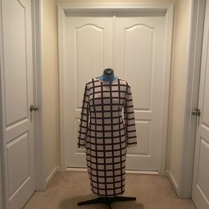 Fitted off white and black pencil dress